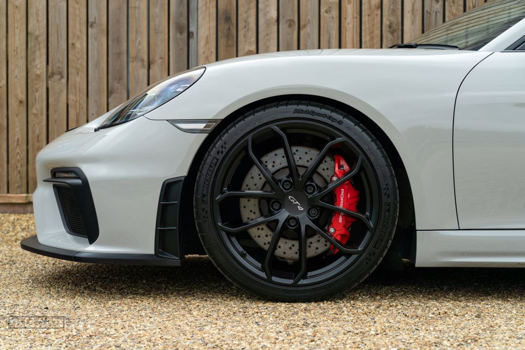 Porsche 718 Cayman GT4