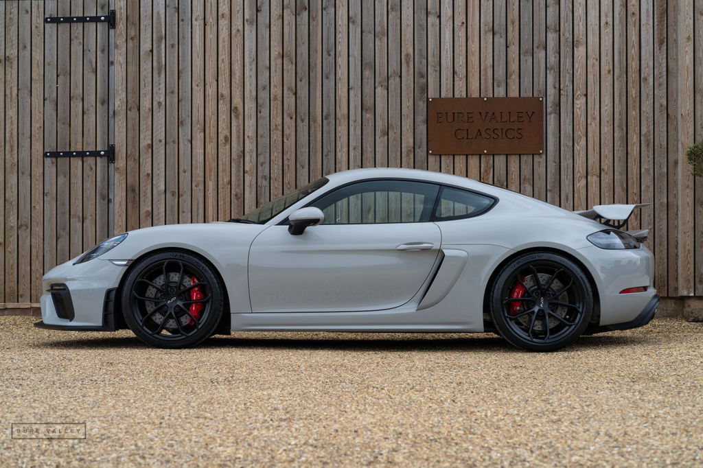 Porsche 718 Cayman GT4