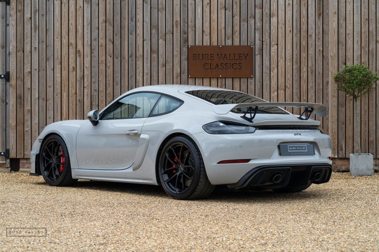 Porsche 718 Cayman GT4