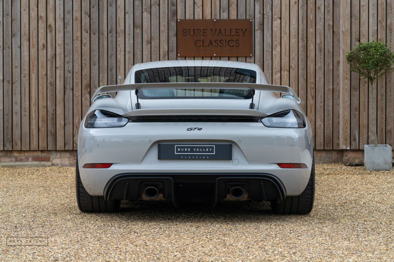 Porsche 718 Cayman GT4