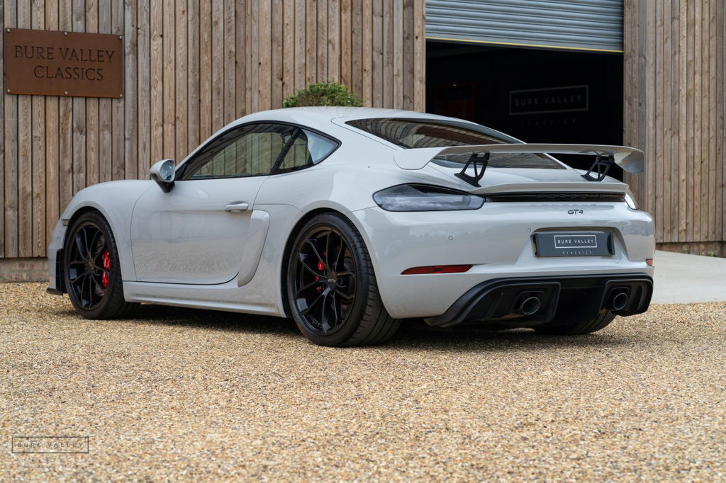 Porsche 718 Cayman GT4