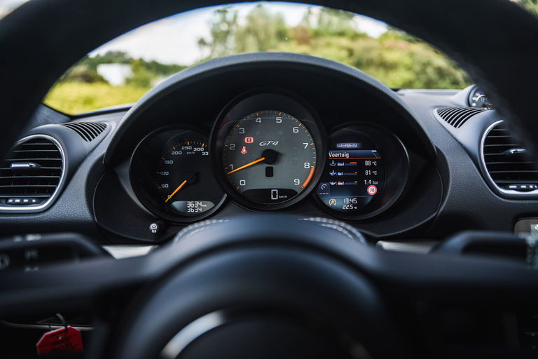 Porsche 718 Cayman GT4