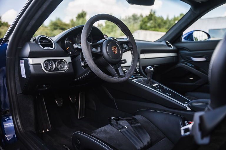 Porsche 718 Cayman GT4