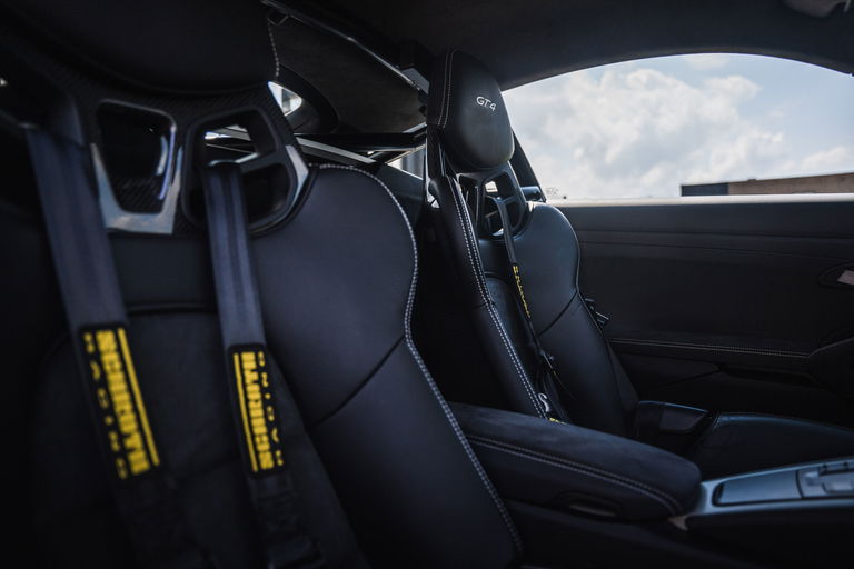 Porsche 718 Cayman GT4