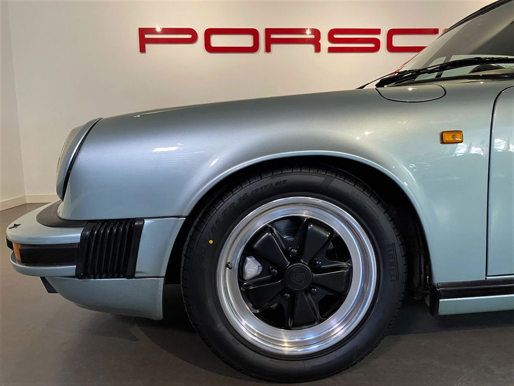 Porsche 911 Carrera 3.2