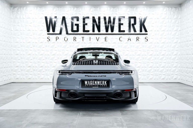 Porsche 992 Carrera 4 GTS