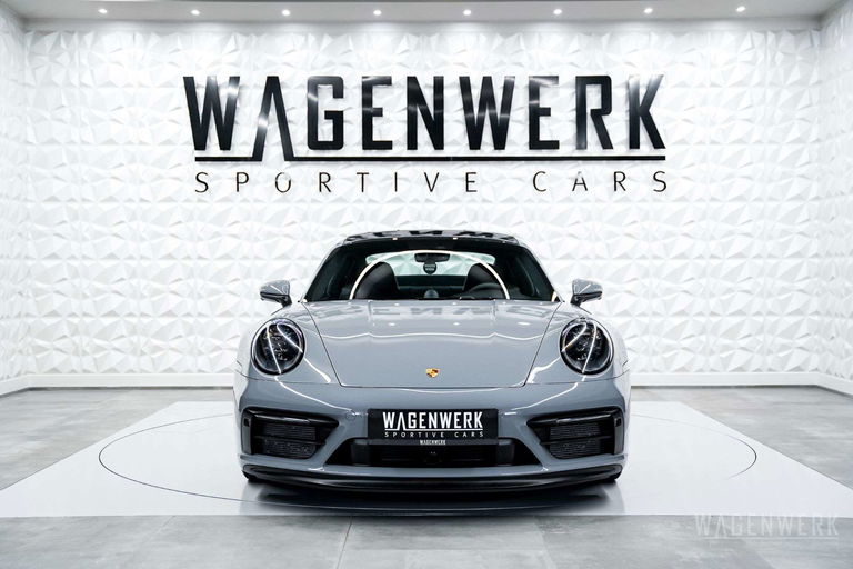 Porsche 992 Carrera 4 GTS