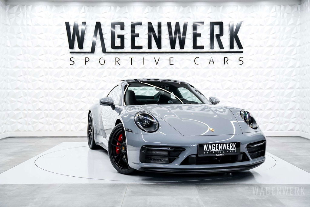 Porsche 992 Carrera 4 GTS