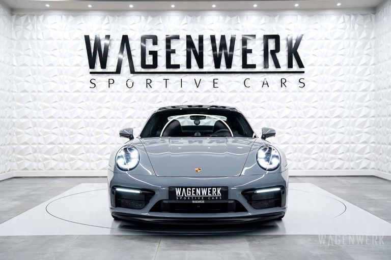 Porsche 992 Carrera 4 GTS