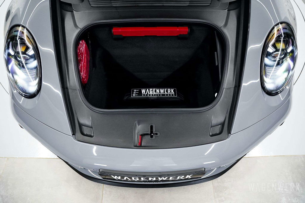 Porsche 992 Carrera 4 GTS