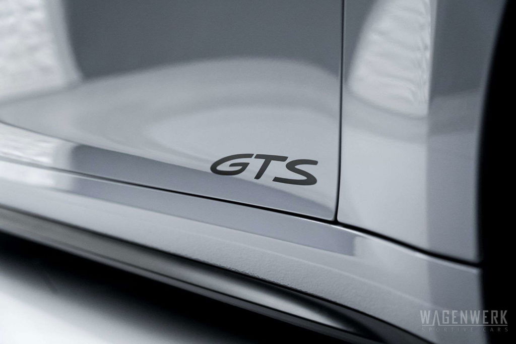 Porsche 992 Carrera 4 GTS