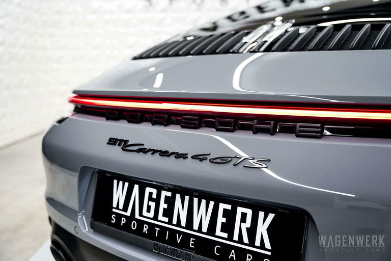 Porsche 992 Carrera 4 GTS