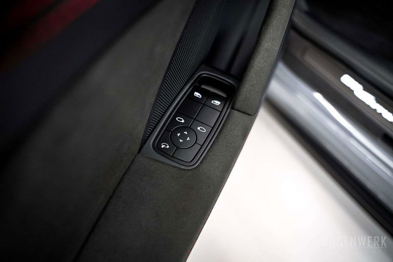 Porsche 992 Carrera 4 GTS