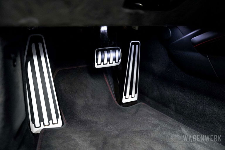 Porsche 992 Carrera 4 GTS