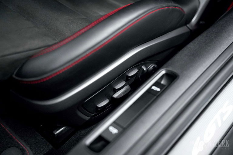 Porsche 992 Carrera 4 GTS