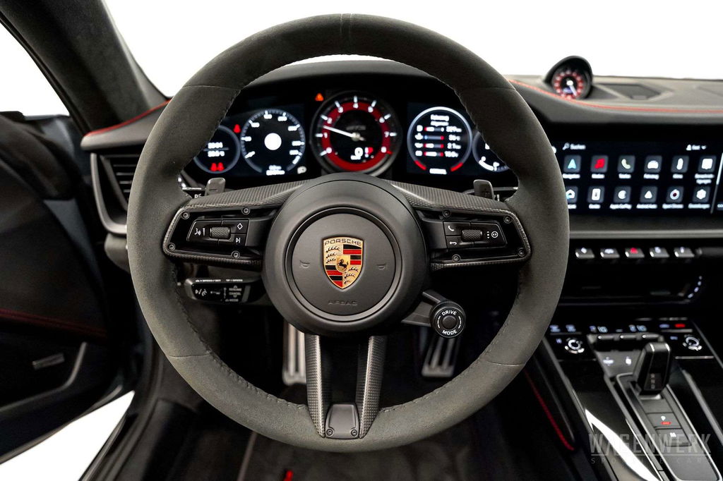 Porsche 992 Carrera 4 GTS