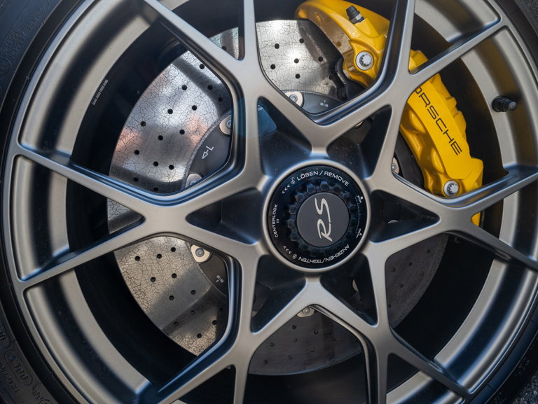 Porsche 718 Spyder RS