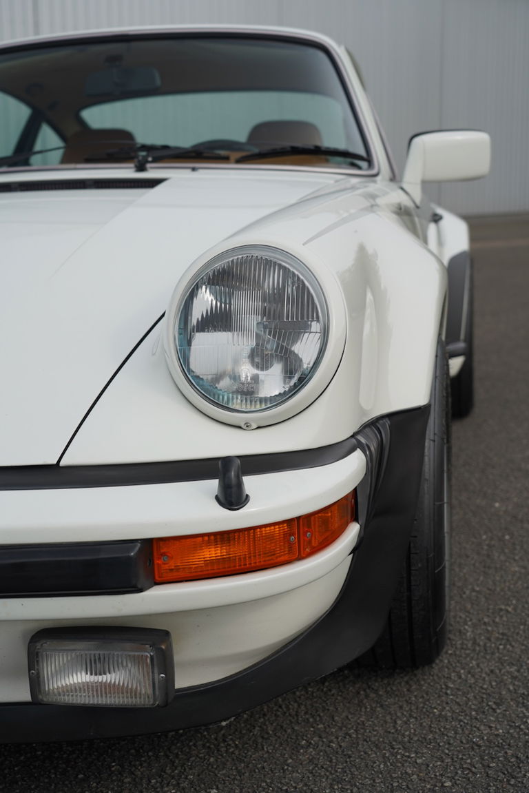 Porsche 911 Turbo 3.0 (US)