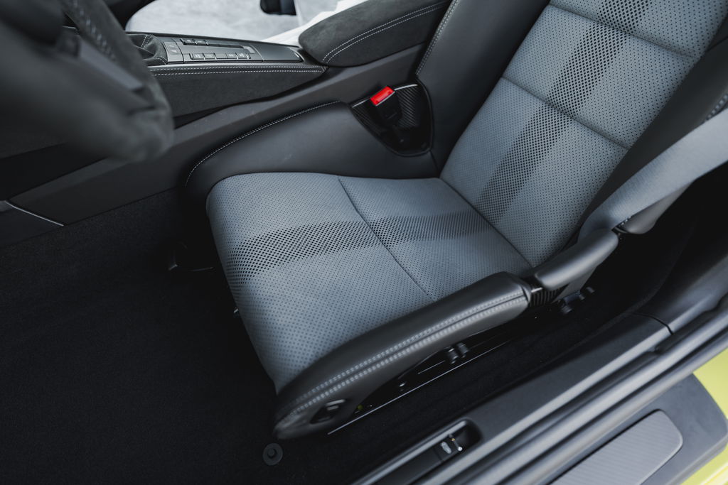 Porsche 718 Cayman GT4 RS