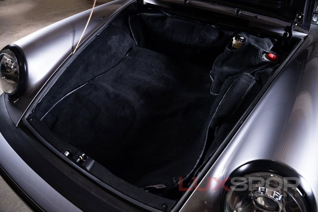 Porsche 911 Carrera 3.2 (US)