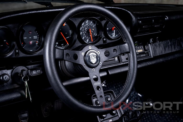 Porsche 911 Carrera 3.2 (US)