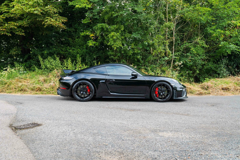Porsche 718 Cayman GT4