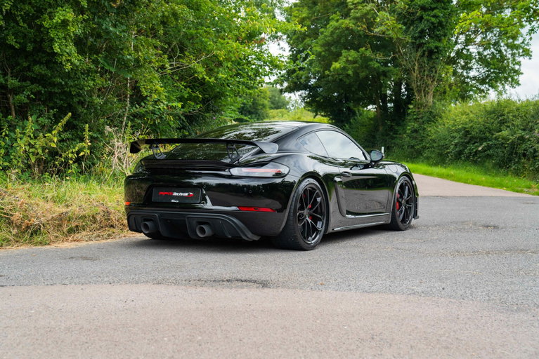 Porsche 718 Cayman GT4