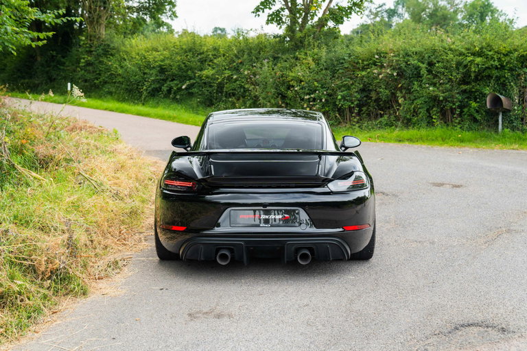 Porsche 718 Cayman GT4