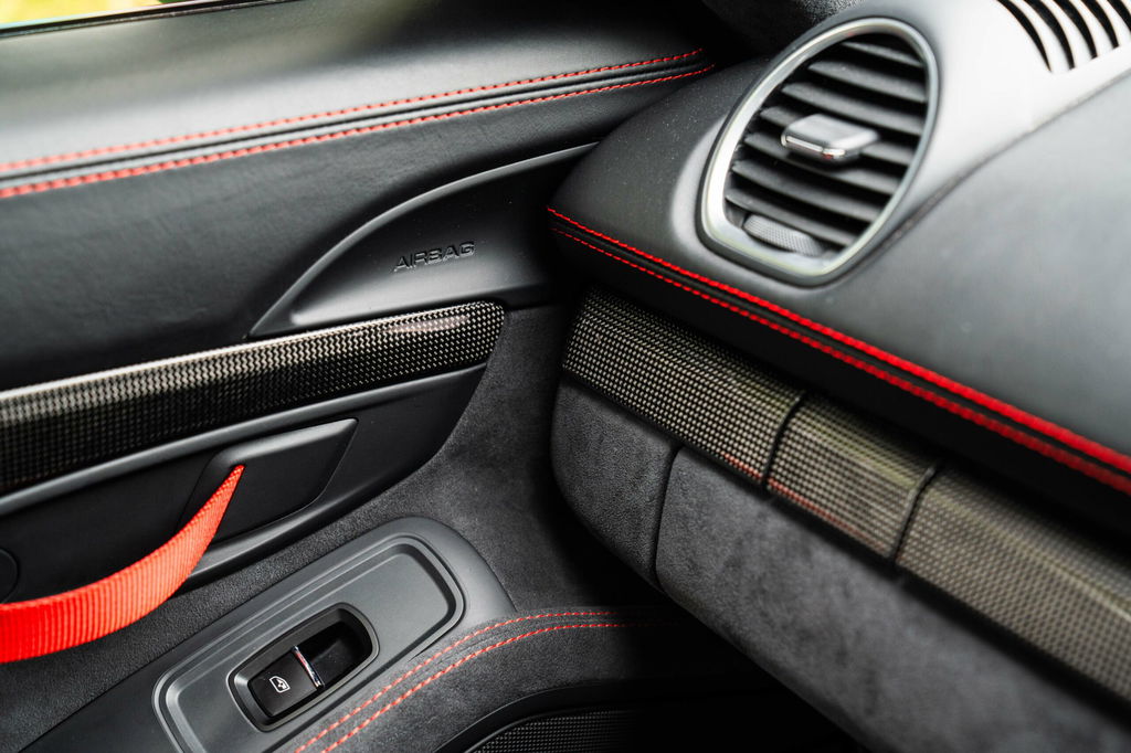 Porsche 718 Cayman GT4