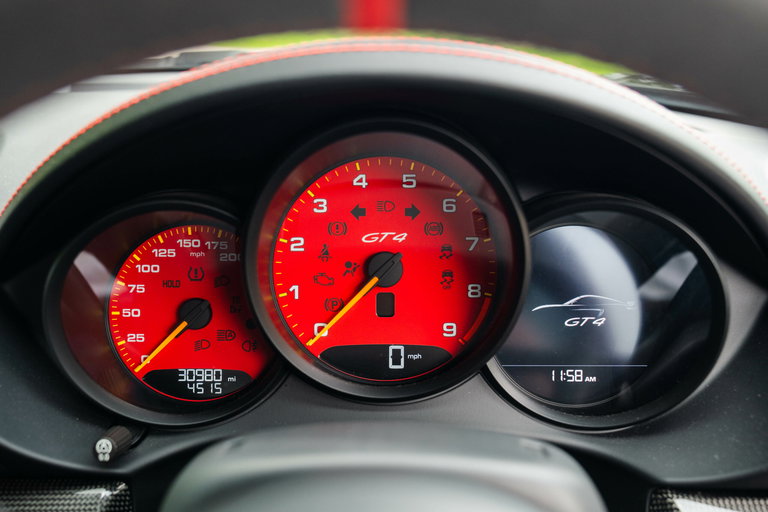 Porsche 718 Cayman GT4