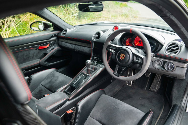 Porsche 718 Cayman GT4