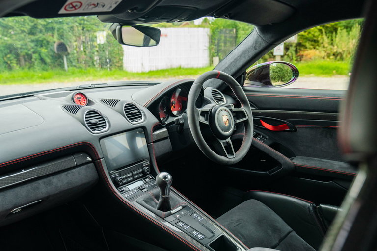 Porsche 718 Cayman GT4