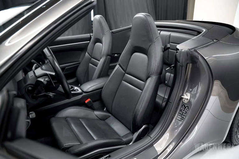 Porsche 992 Carrera