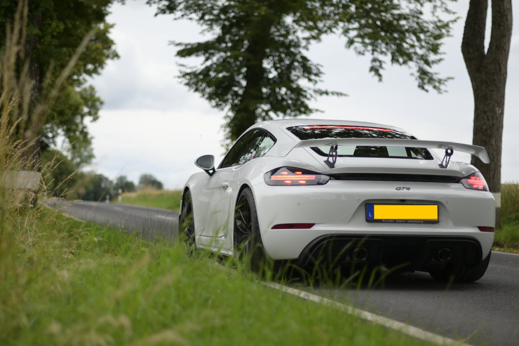 Porsche 718 Cayman GT4
