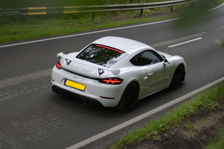 Porsche 718 Cayman GT4