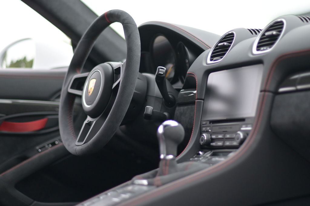 Porsche 718 Cayman GT4