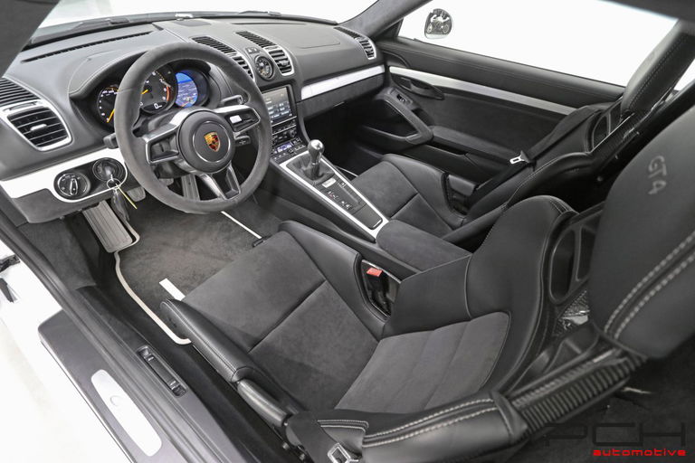 Porsche 981 Cayman GT4