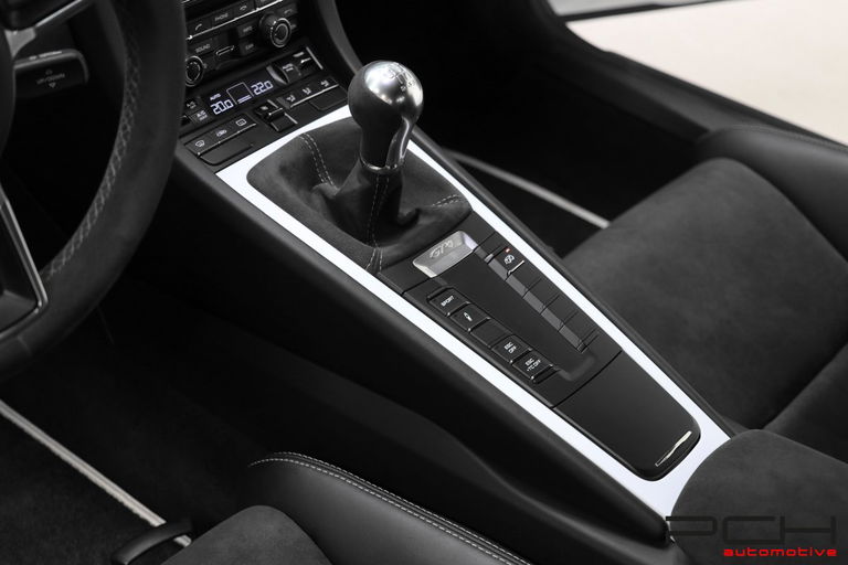 Porsche 981 Cayman GT4