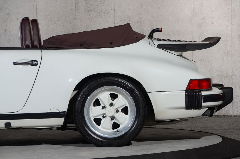 Porsche 911 Carrera 3.2 (US)