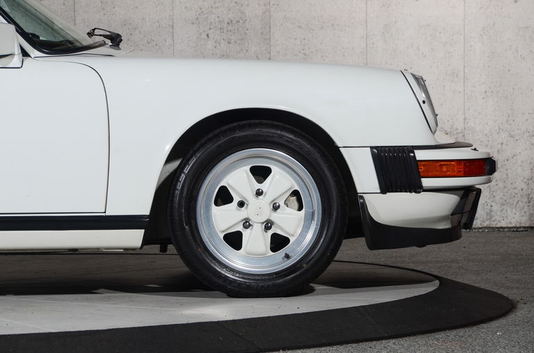 Porsche 911 Carrera 3.2 (US)