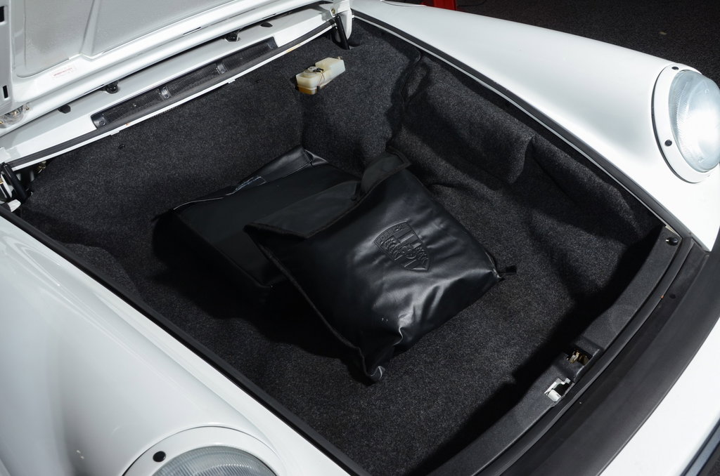 Porsche 911 Carrera 3.2 (US)