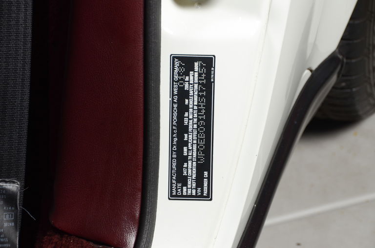 Porsche 911 Carrera 3.2 (US)