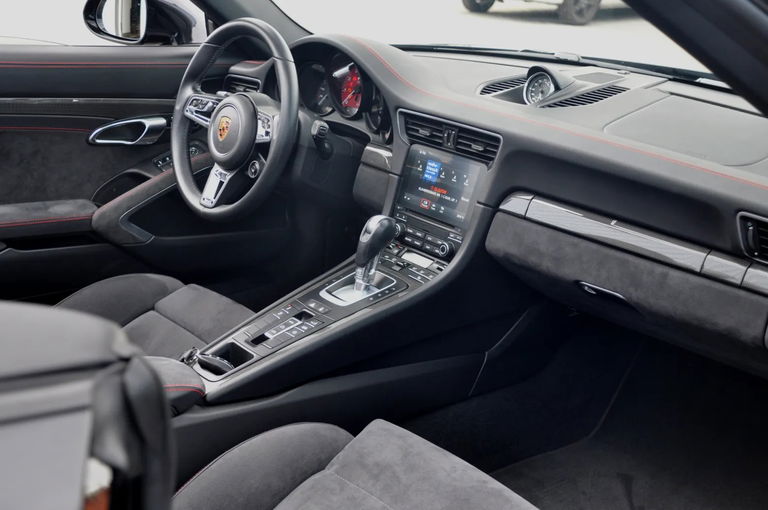 Porsche 991.2 Carrera GTS