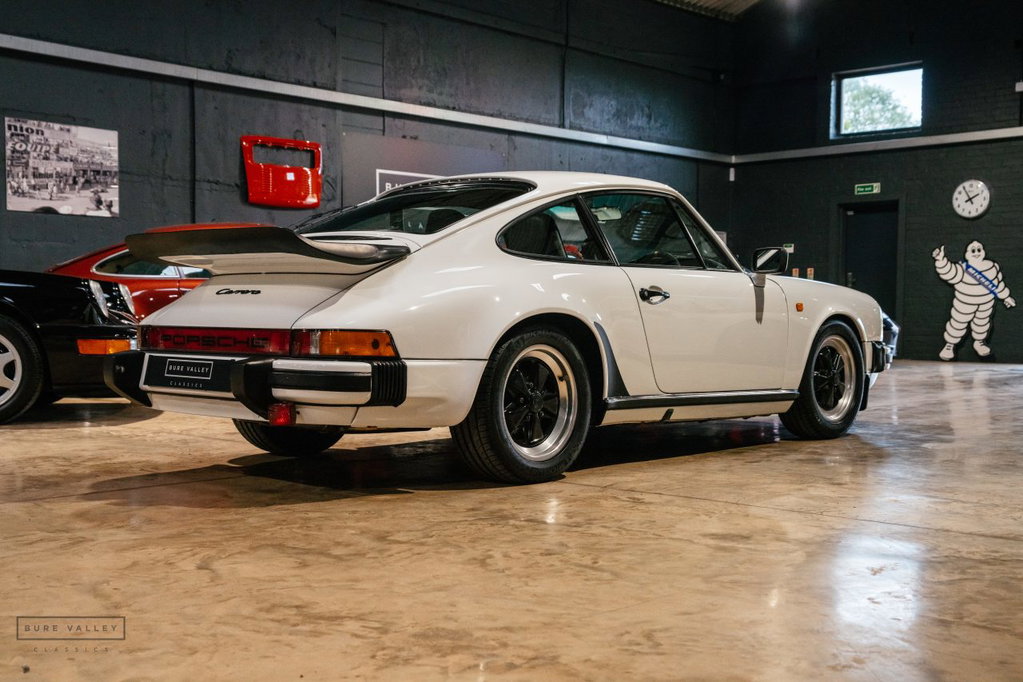 Porsche 911 Carrera 3.2
