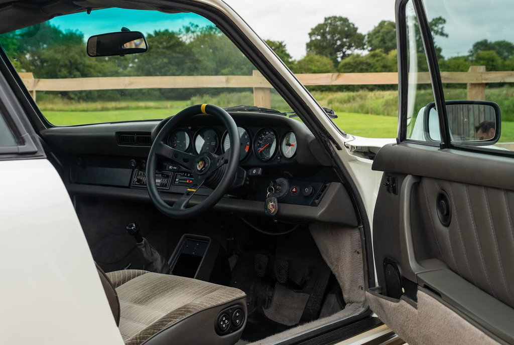 Porsche 911 Carrera 3.2