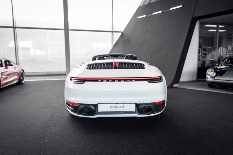 Porsche 992 Carrera