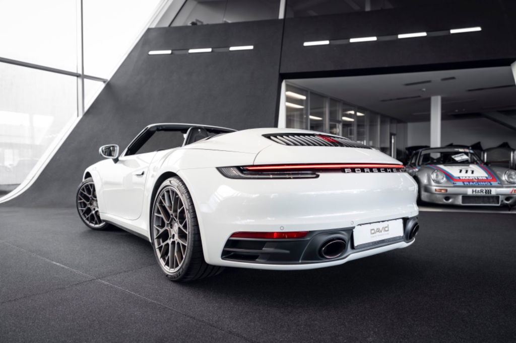 Porsche 992 Carrera