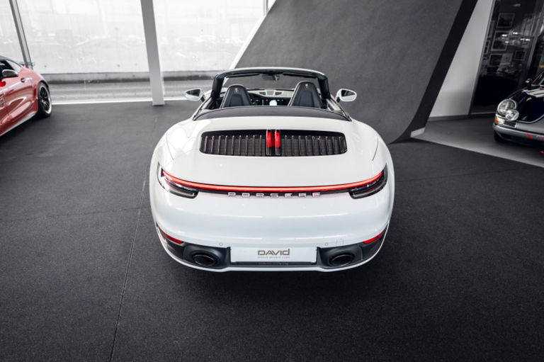 Porsche 992 Carrera