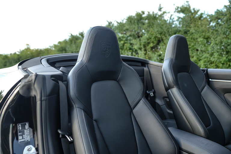 Porsche 992 Carrera