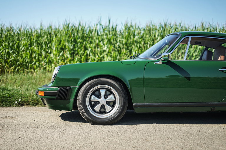 Porsche 911 Carrera 2.7